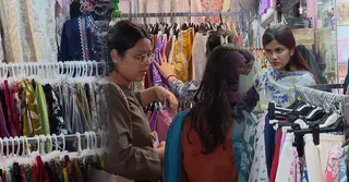 ঈদের কেনাকাটায় শপিংমল-মার্কেটে ক্রেতার ভিড়, দামে নিয়ে পাল্টাপাল্টি অভিযোগ